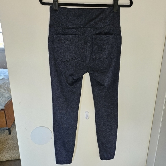 EUC Athleta Herringbone Metro High Waist Leggings Navy Blue Black Pockets Small - Picture 3 of 15